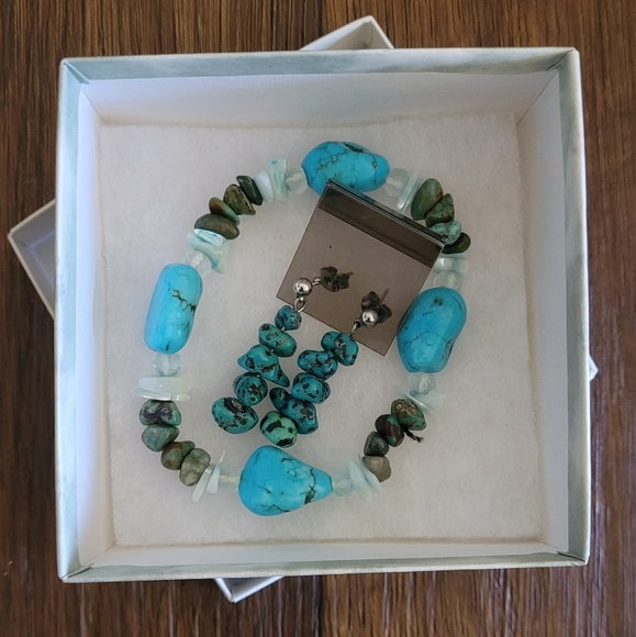 None Jewelry - Turquoise Stacked Stone Earring and Stretch Bracelet Set